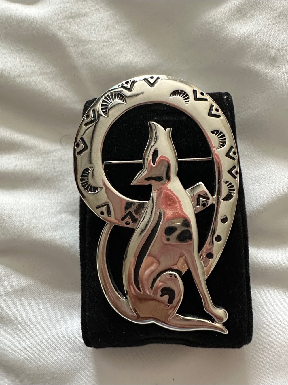 Silver wolf/dog Pin Brooch - Silver Color -